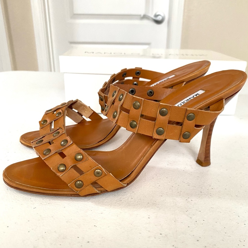 Manolo Blahnik Leather Sandals in Tan. Women’s 39.5 | US 9 1/2